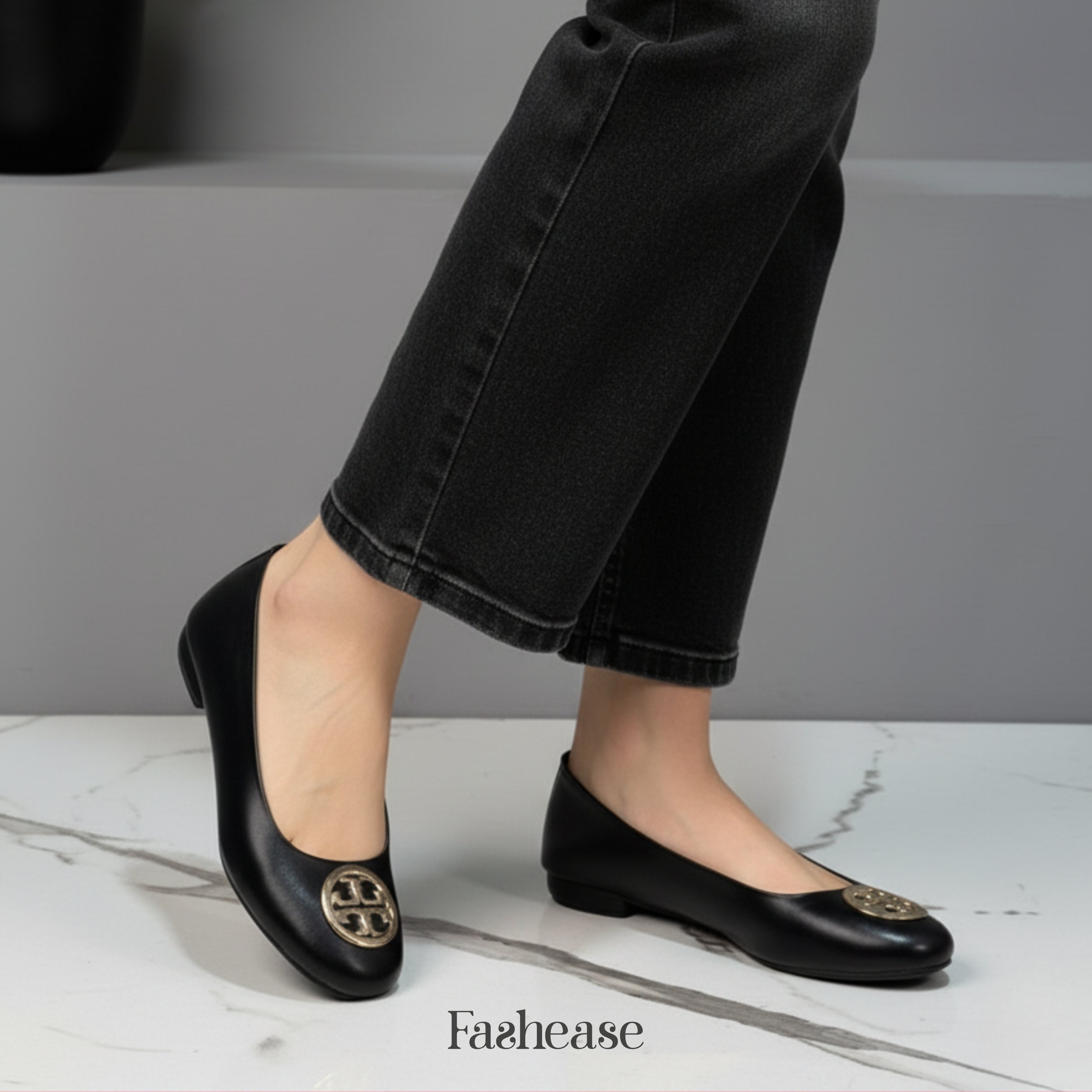 Roundie Emblem Pumps