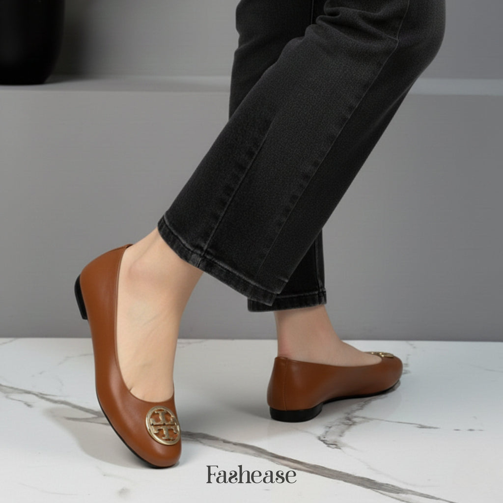 Roundie Emblem Pumps