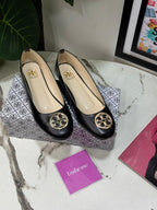 Roundie Emblem Pumps